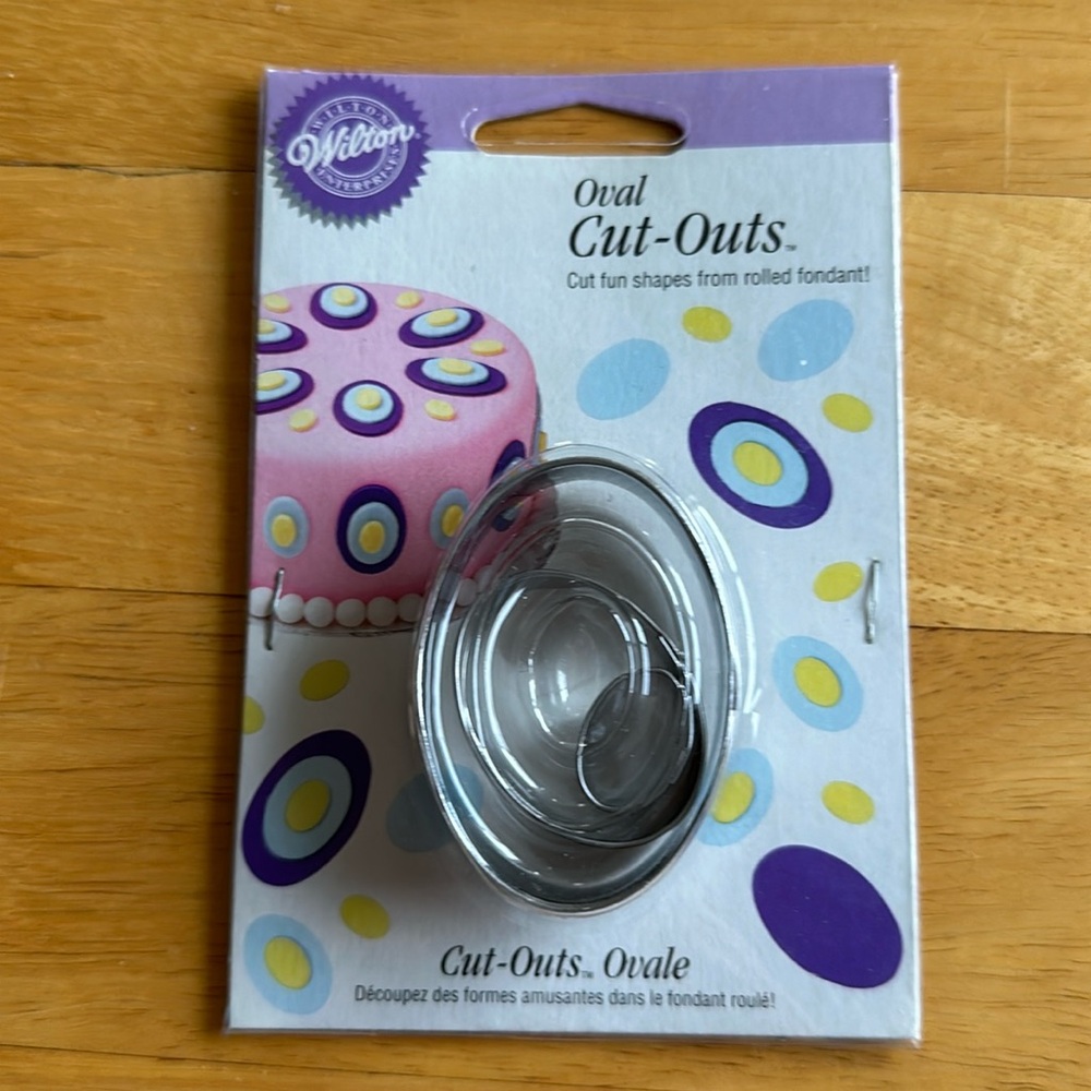 2005 Wilton Oval Cut-Outs Fondant